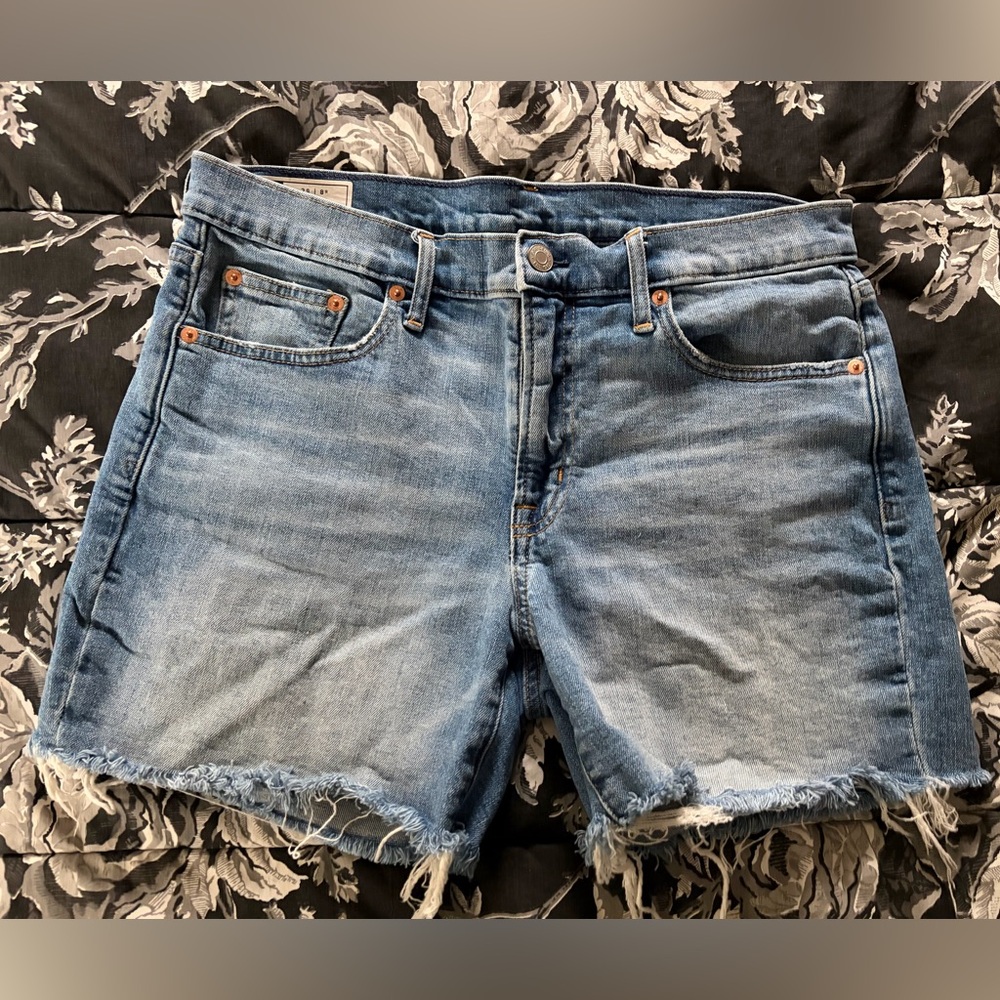 GAP Distressed Denim Shorts Size 8, 29R